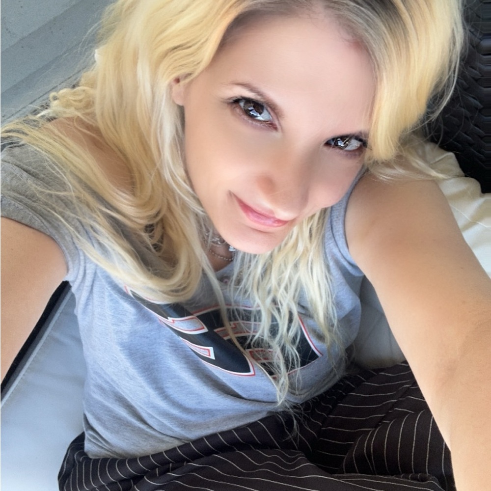 Meet your Posher, 𝓛𝓪𝓛𝓪💋 Shop With Confidence!